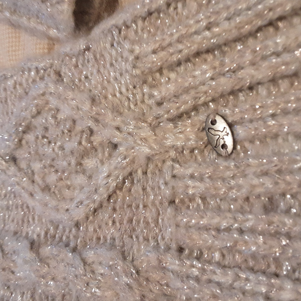 American Eagle cabke knit sweater. Size petite small - Picture 3 of 3